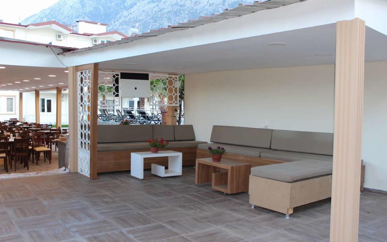 בלדיבי Castle Park Hotel מראה חיצוני תמונה