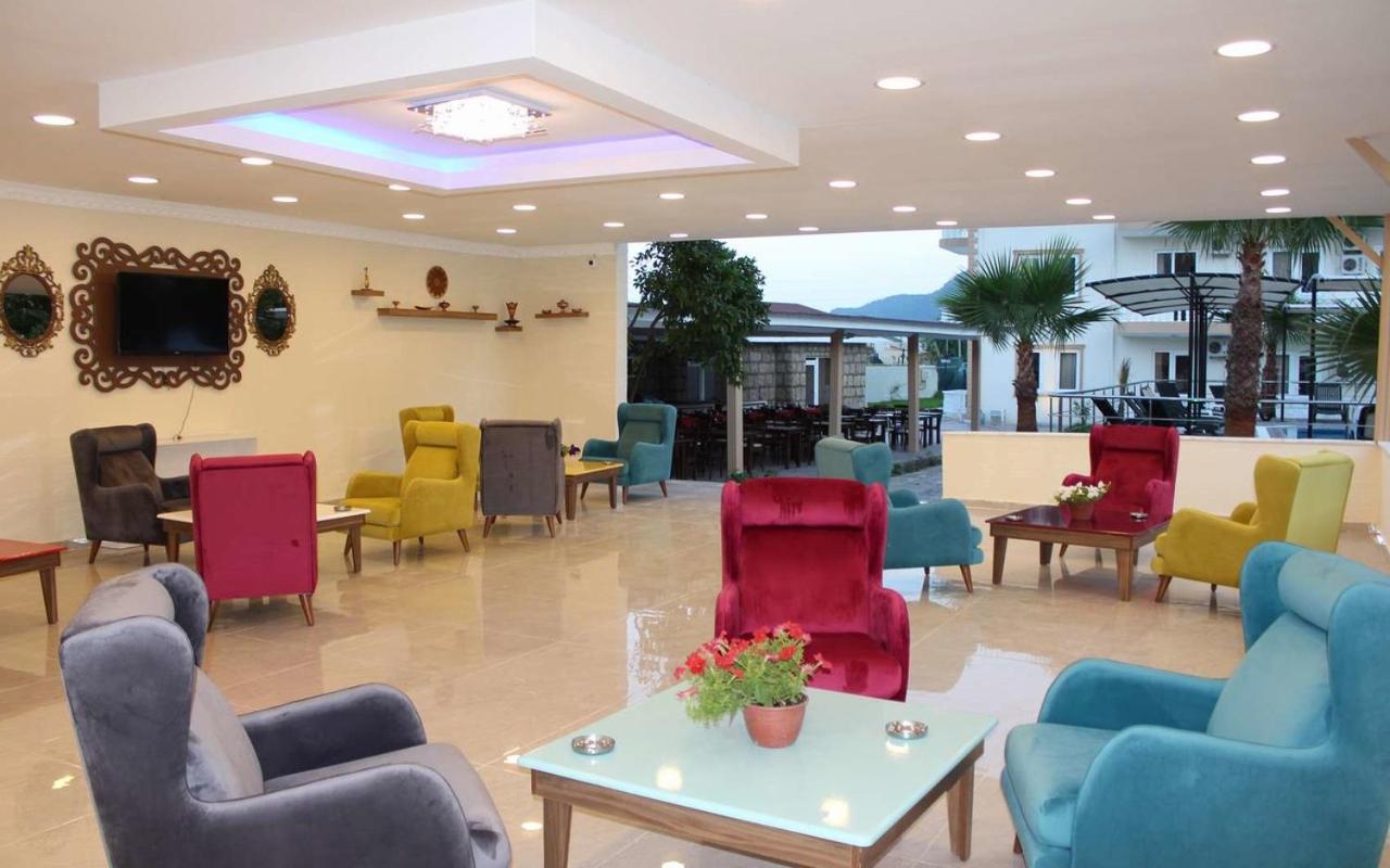 בלדיבי Castle Park Hotel מראה חיצוני תמונה
