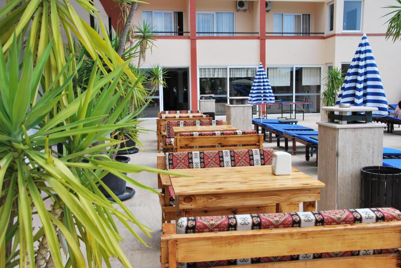 בלדיבי Castle Park Hotel מראה חיצוני תמונה