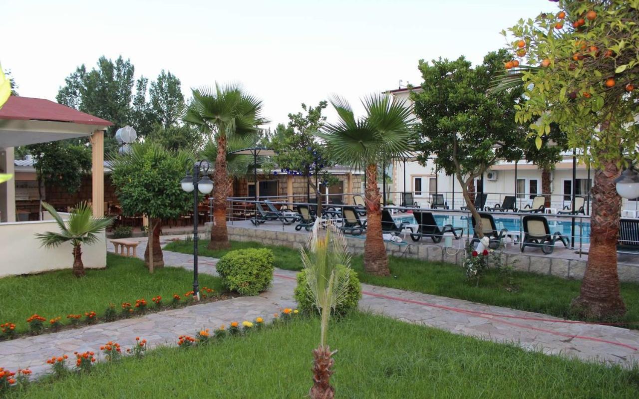 בלדיבי Castle Park Hotel מראה חיצוני תמונה
