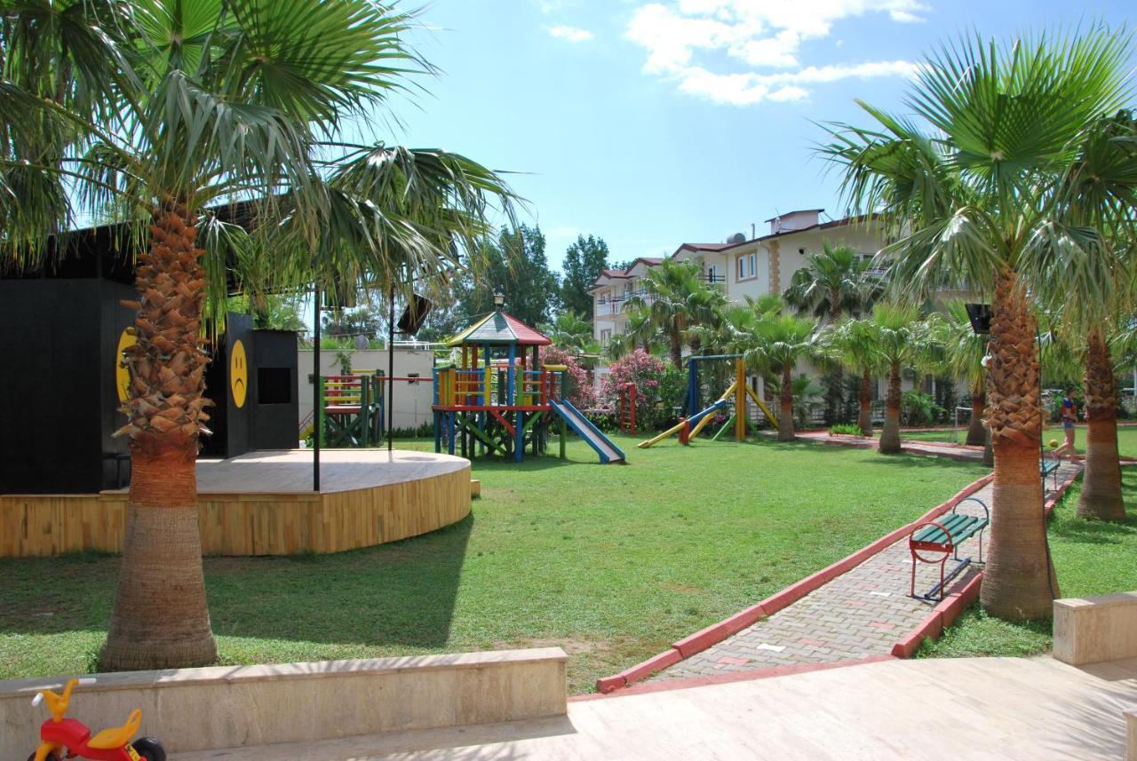 בלדיבי Castle Park Hotel מראה חיצוני תמונה