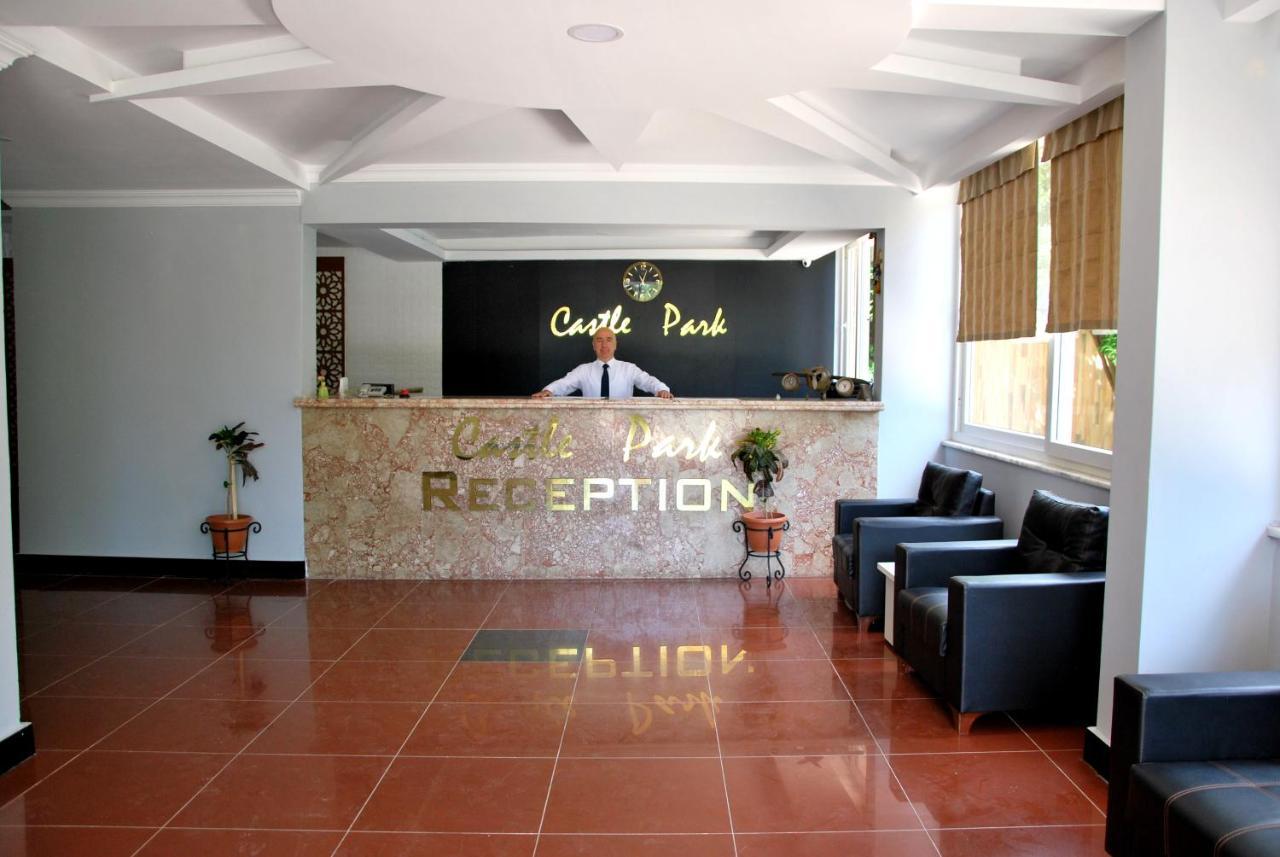 בלדיבי Castle Park Hotel מראה חיצוני תמונה