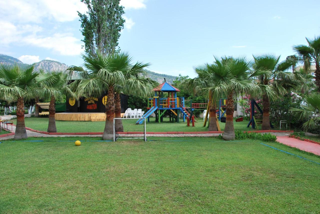 בלדיבי Castle Park Hotel מראה חיצוני תמונה
