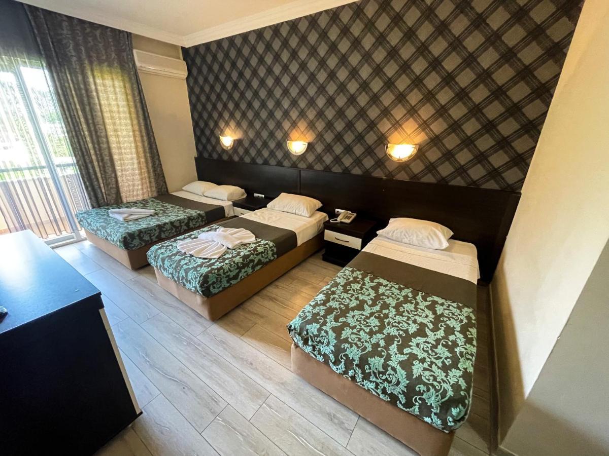 בלדיבי Castle Park Hotel מראה חיצוני תמונה