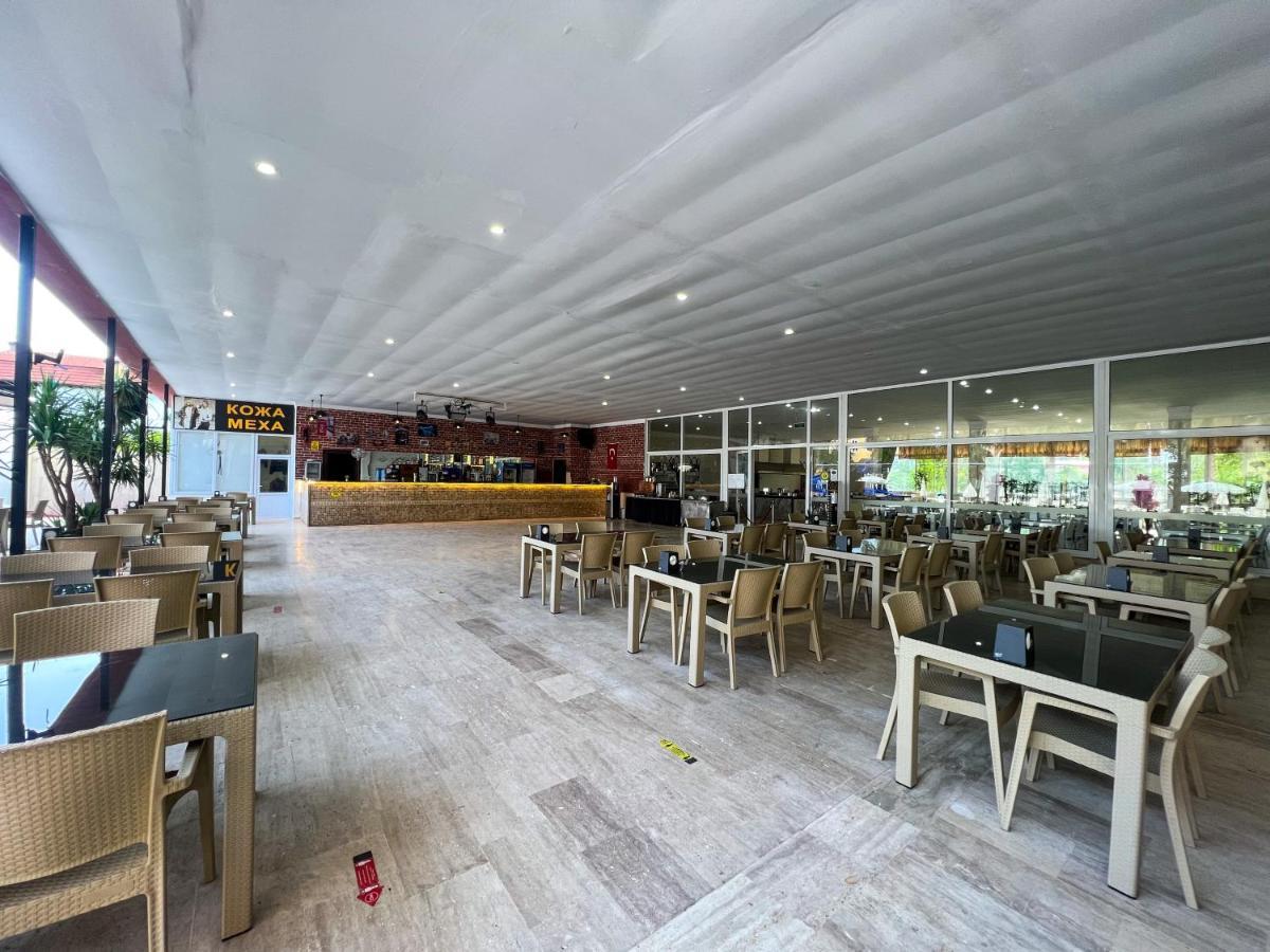 בלדיבי Castle Park Hotel מראה חיצוני תמונה