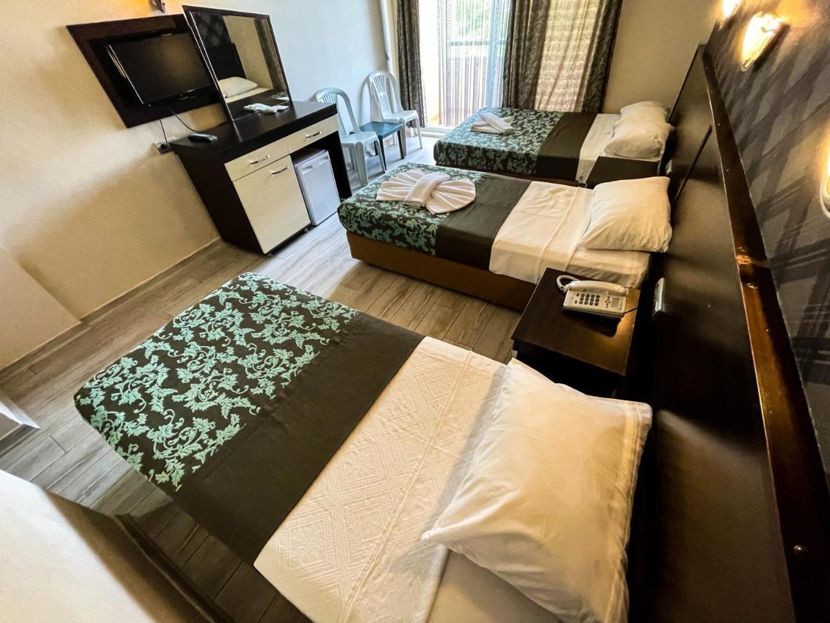 בלדיבי Castle Park Hotel מראה חיצוני תמונה