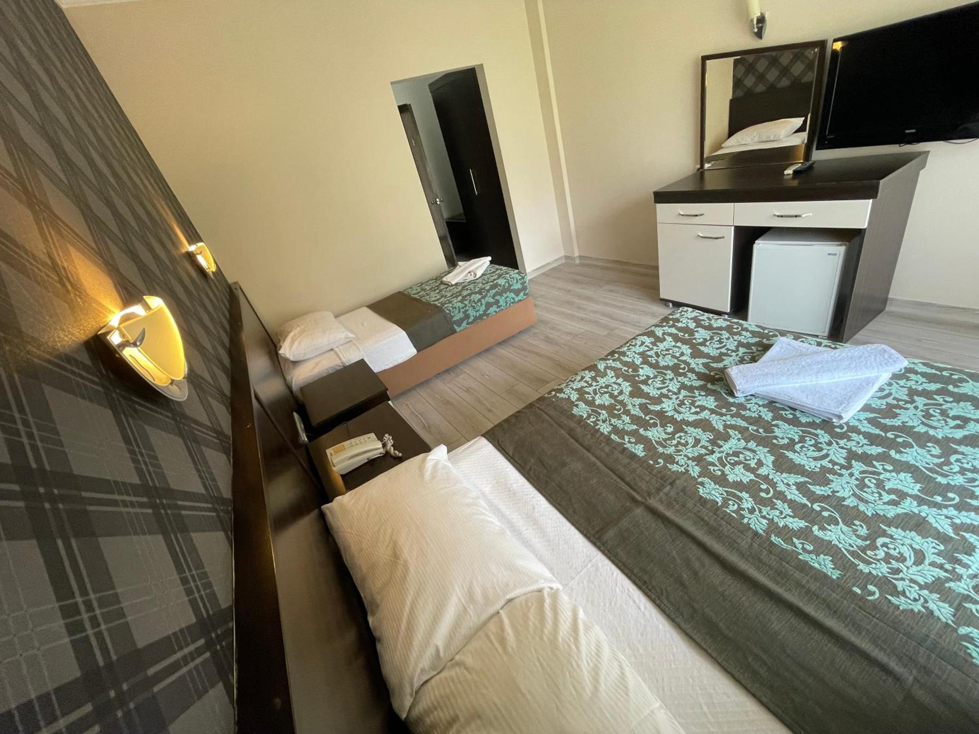 בלדיבי Castle Park Hotel מראה חיצוני תמונה