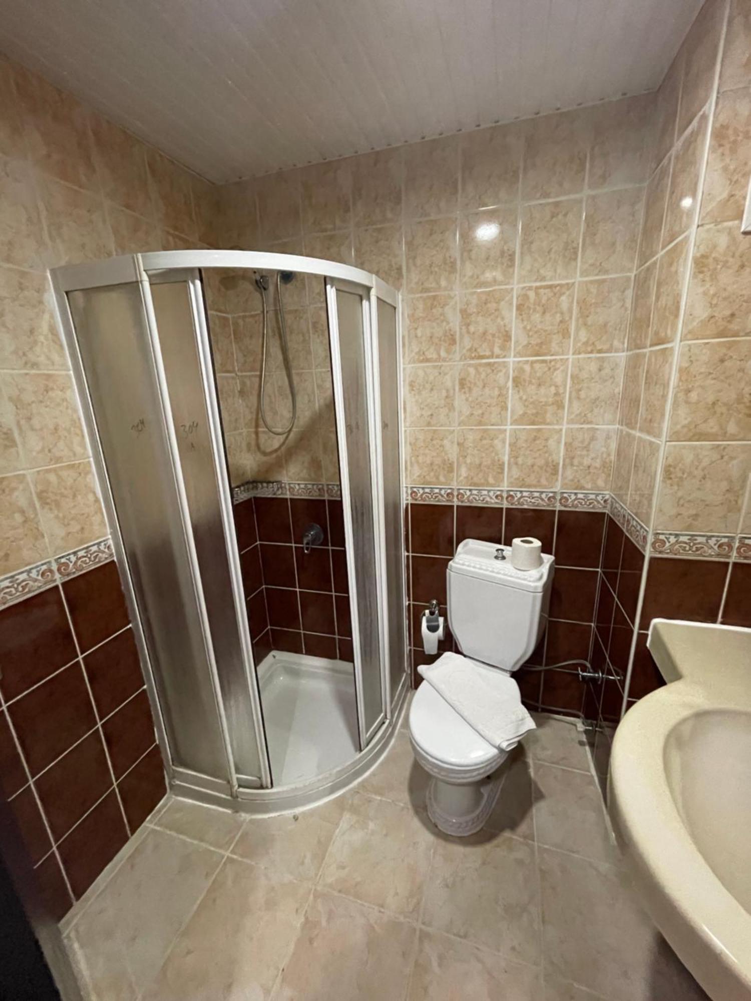 בלדיבי Castle Park Hotel מראה חיצוני תמונה