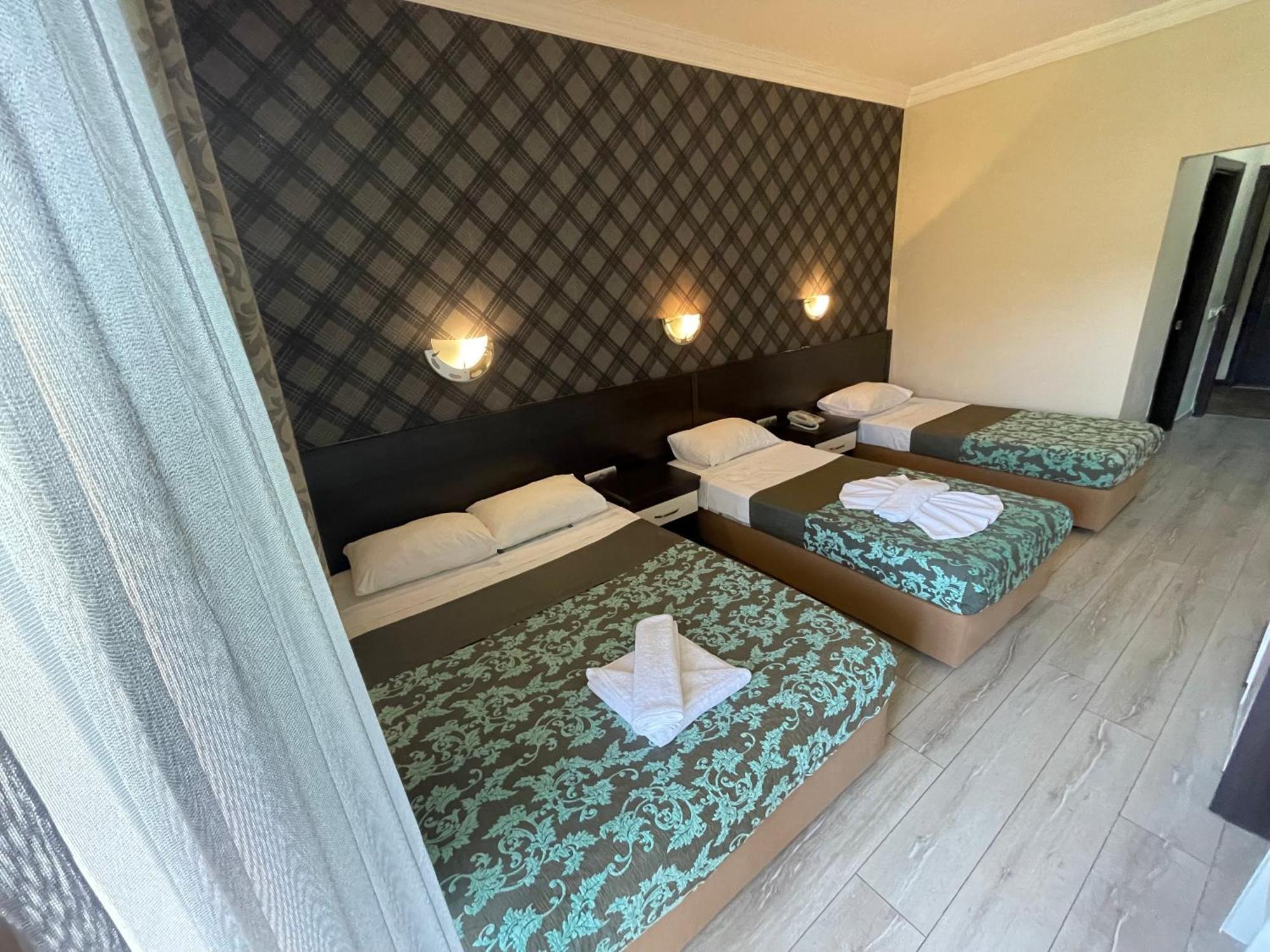 בלדיבי Castle Park Hotel מראה חיצוני תמונה