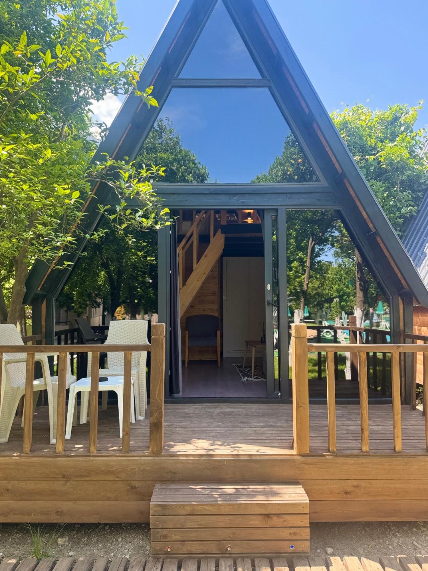 בלדיבי Castle Park Hotel מראה חיצוני תמונה